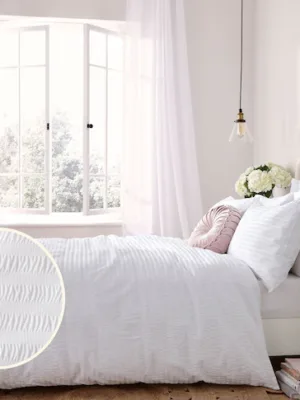 Laura Ashley 200 Thread Count Emma Seersucker Duvet Cover and Pillowcase Set 137x200