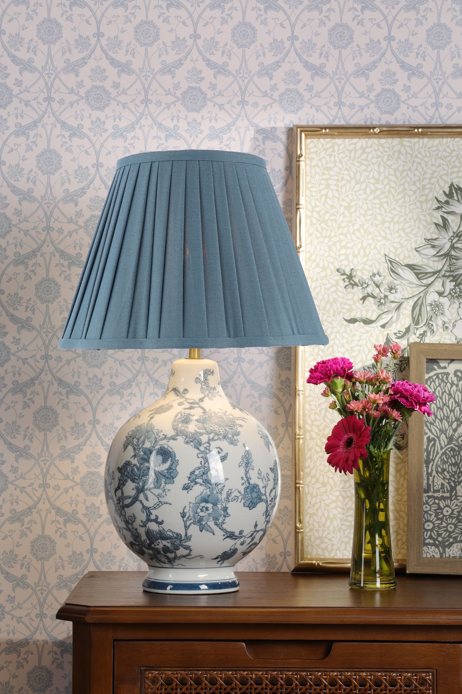 lampara-de-mesa-maltby-azul-floral-laura-ashley (1)
