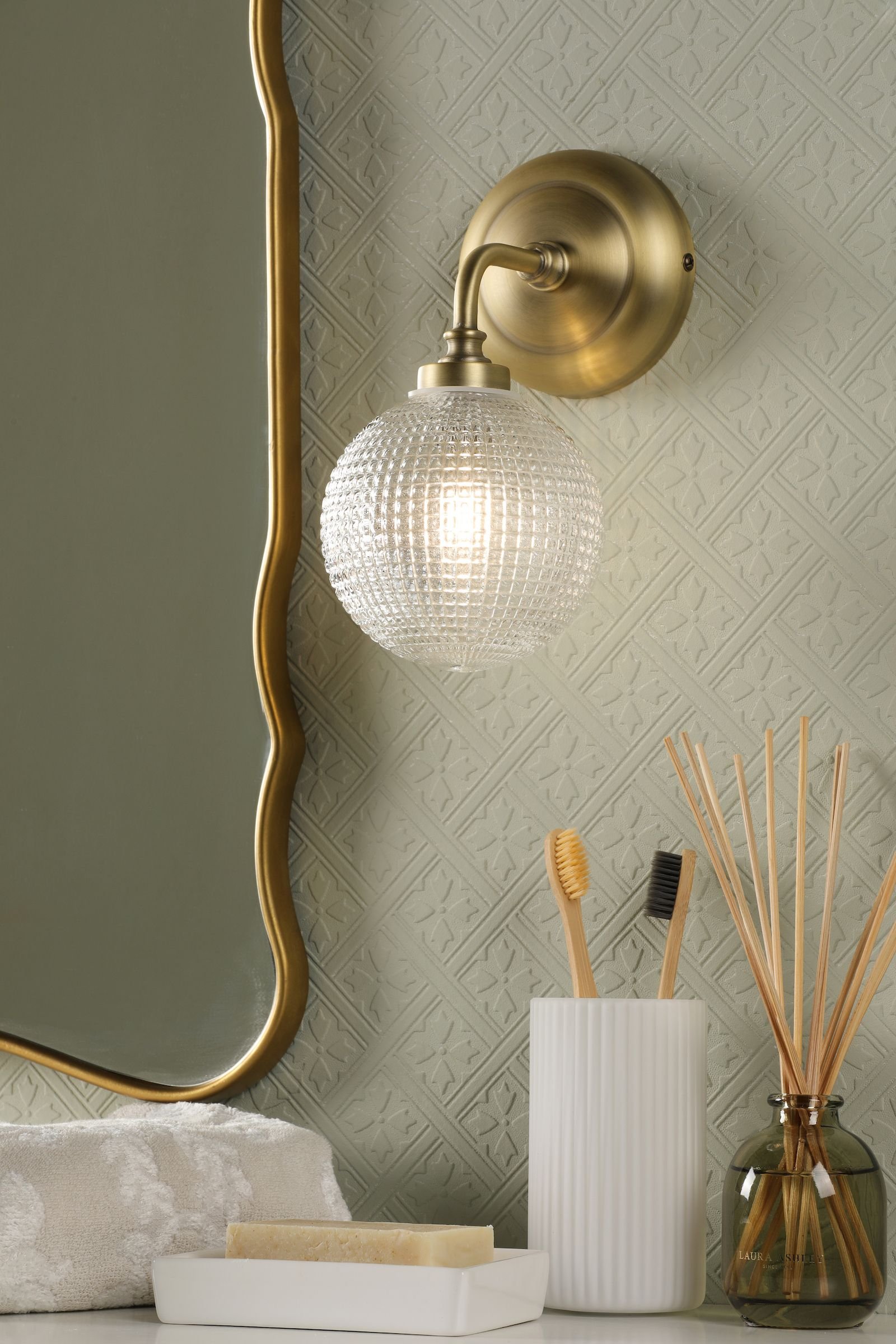 aplique-de-pared-langdon-laton-mate-laura-ashley-bano (1)
