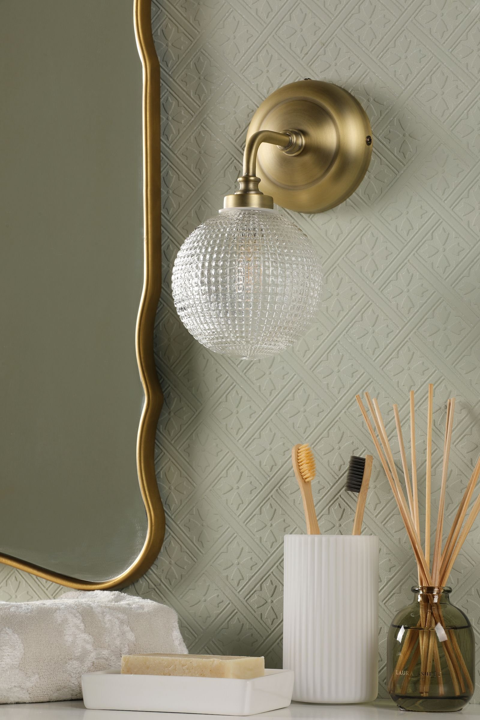 aplique-de-pared-langdon-laton-mate-laura-ashley-bano (3)
