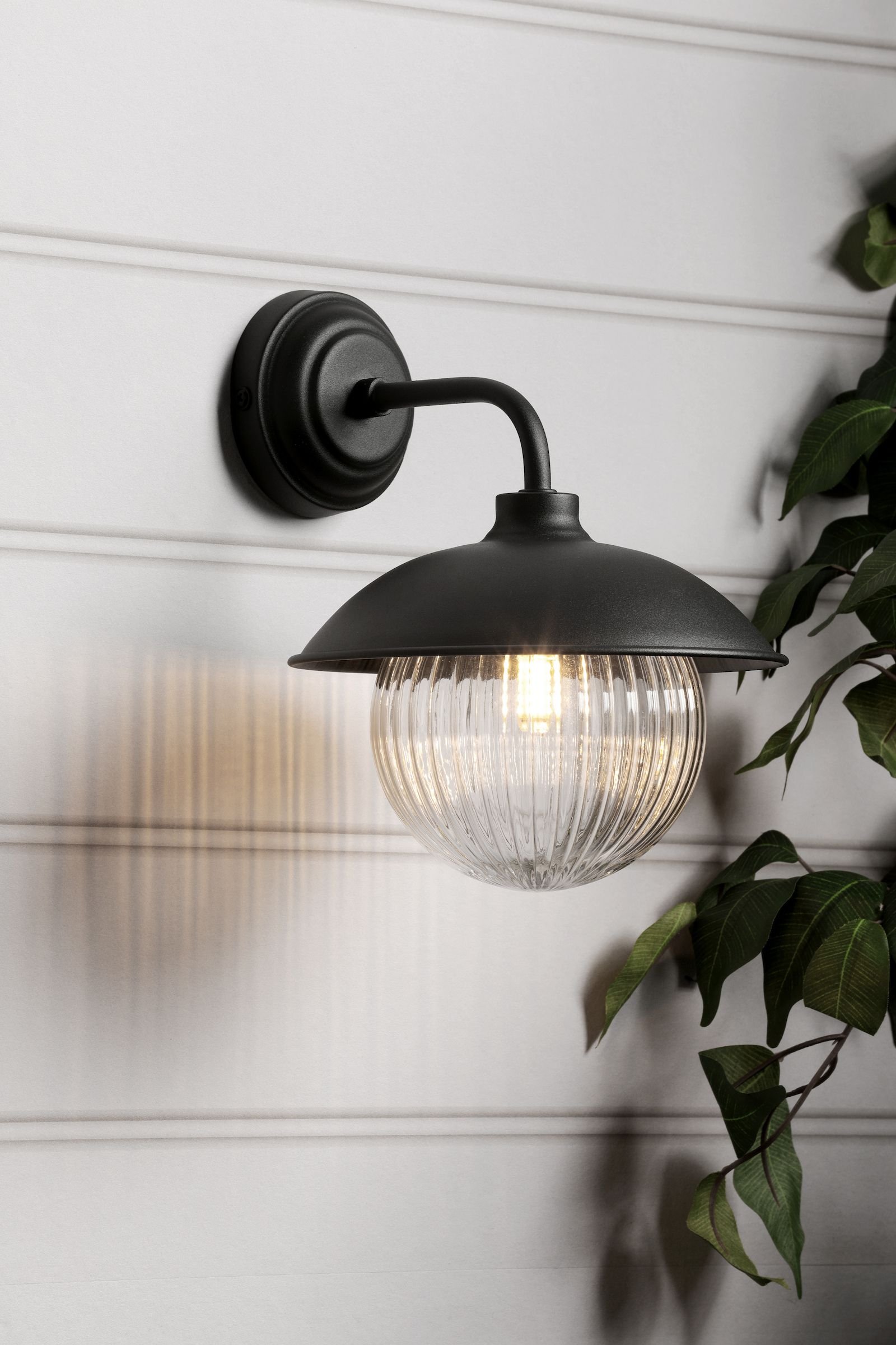 aplique-exterior-negro-hatton-laura-ashley-ip44 (1)