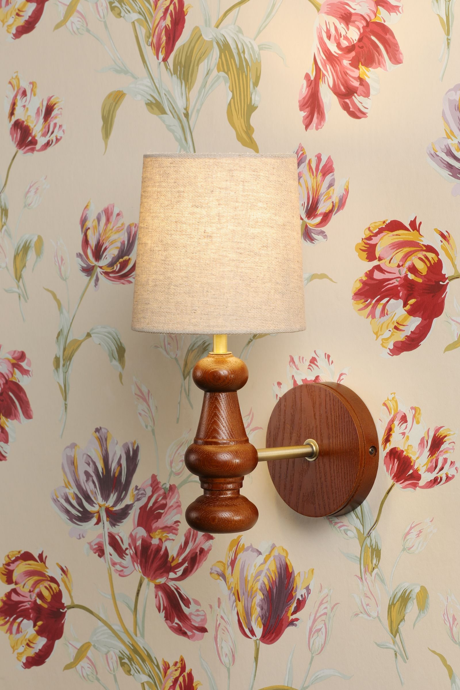aplique-pared-millbrook-madera-oscura-lino-laura-ashley (1)