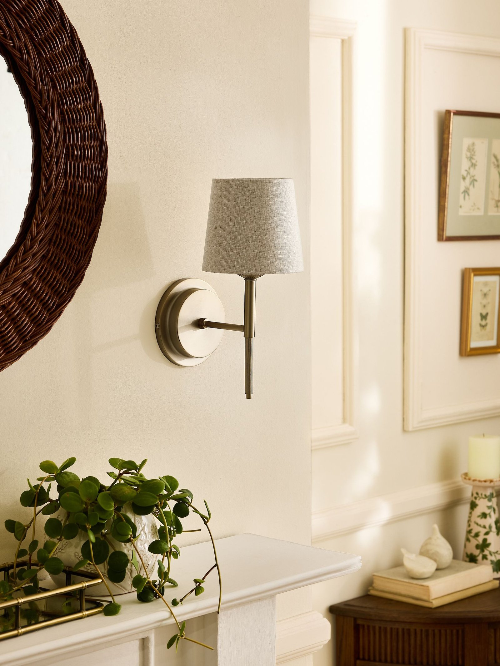aplique-de-pared-sullivan-1-luz-champan-mate-laura-ashley (5)