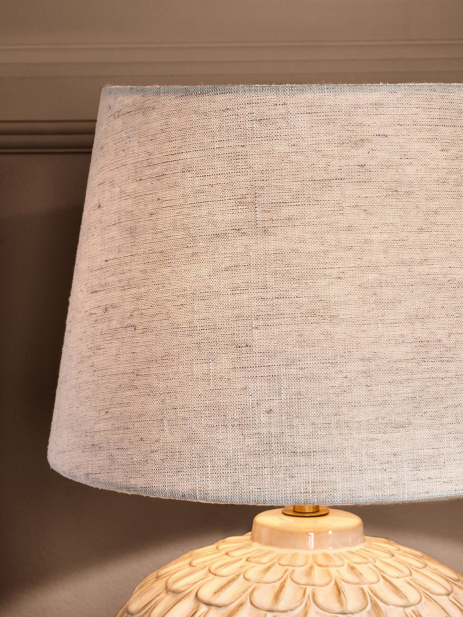 lampara-de-mesa-ceramica-gris-kentford-laura-ashley (2)