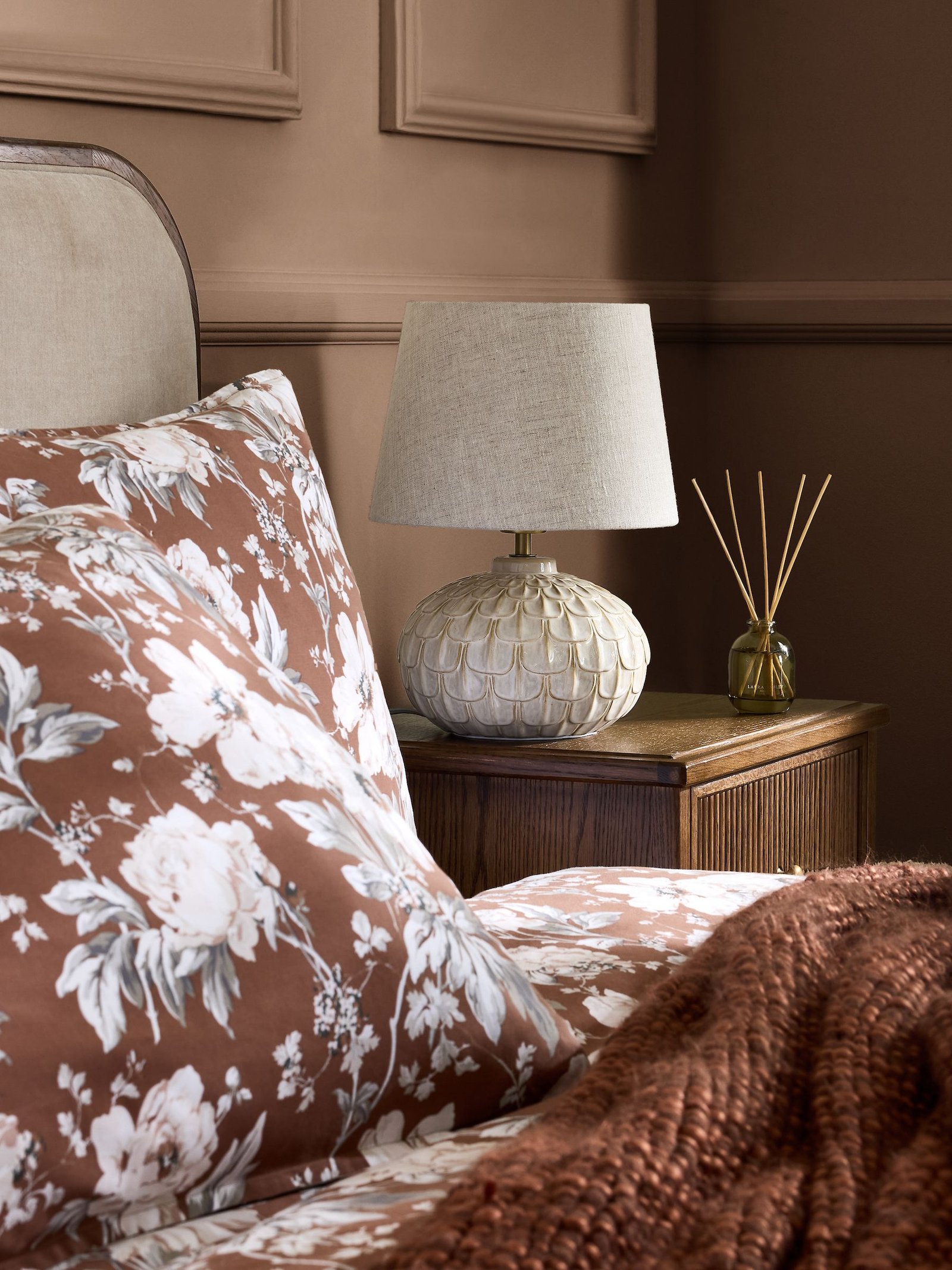 lampara-de-mesa-ceramica-gris-kentford-laura-ashley (3)