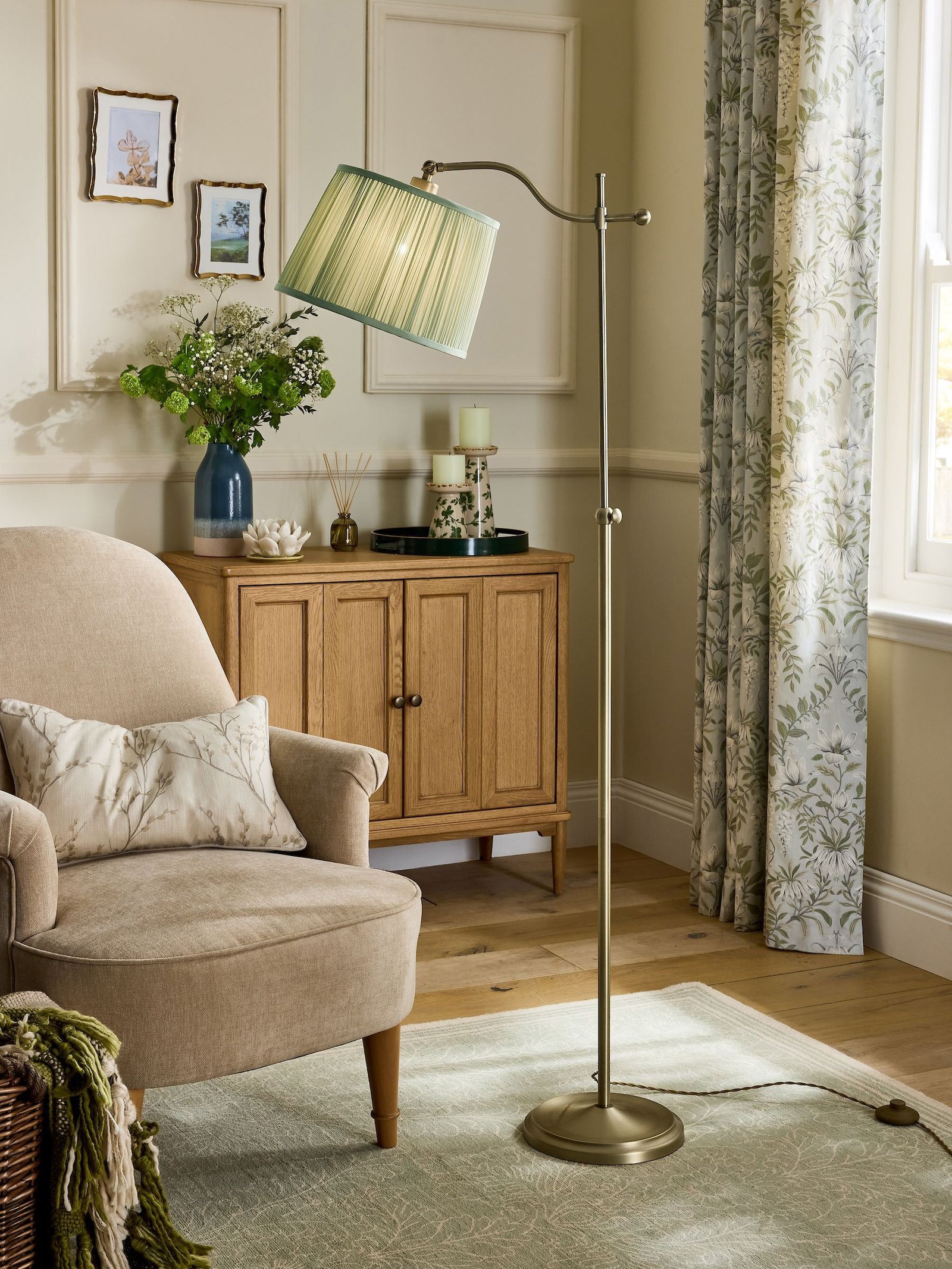 lampara-de-pie-hemsley-laton-antiguo-verde-laura-ashley (2)