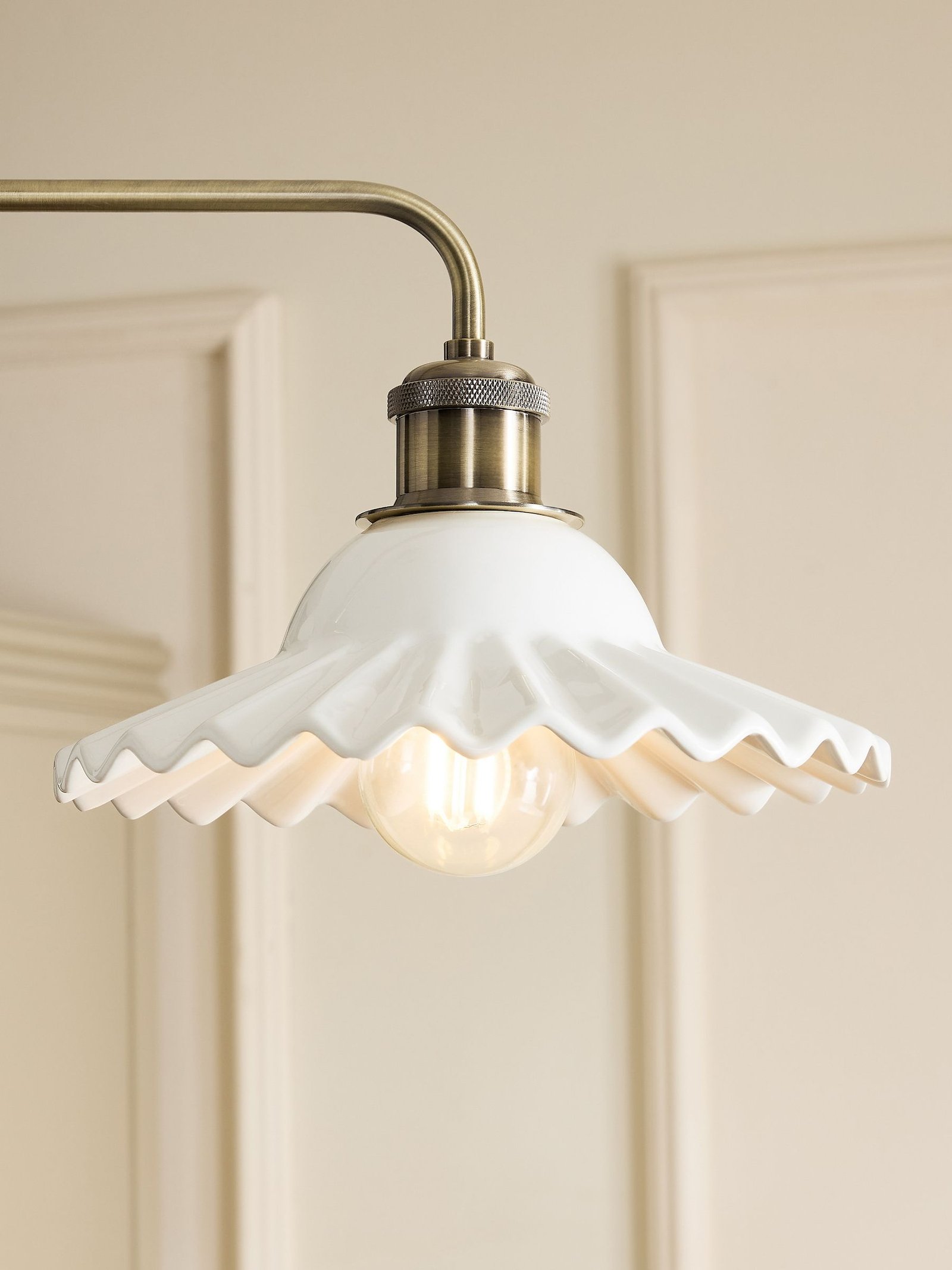 lampara-de-techo-beca-2-luces-ceramica-blanca-laton (1)
